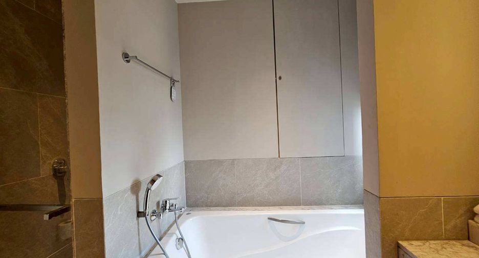 For rent 2 bedrooms condo in Phra Khanong, Bangkok
