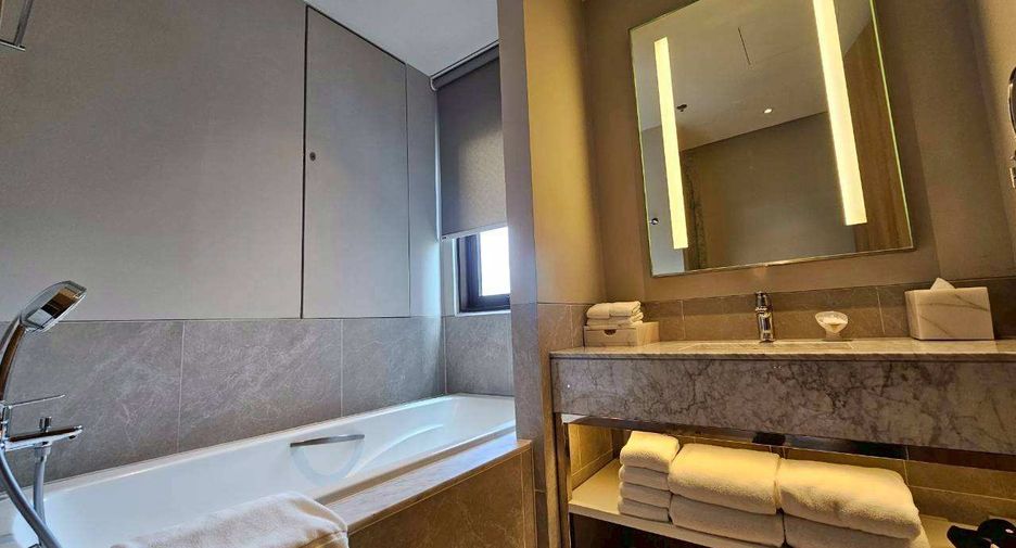 For rent 2 bedrooms condo in Phra Khanong, Bangkok