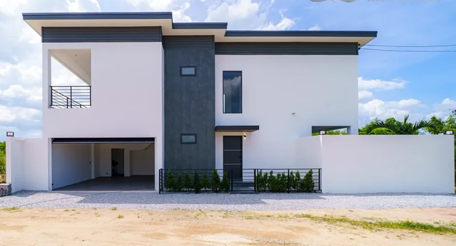For sale 4 ベッドルーム villa in East Pattaya, Pattaya