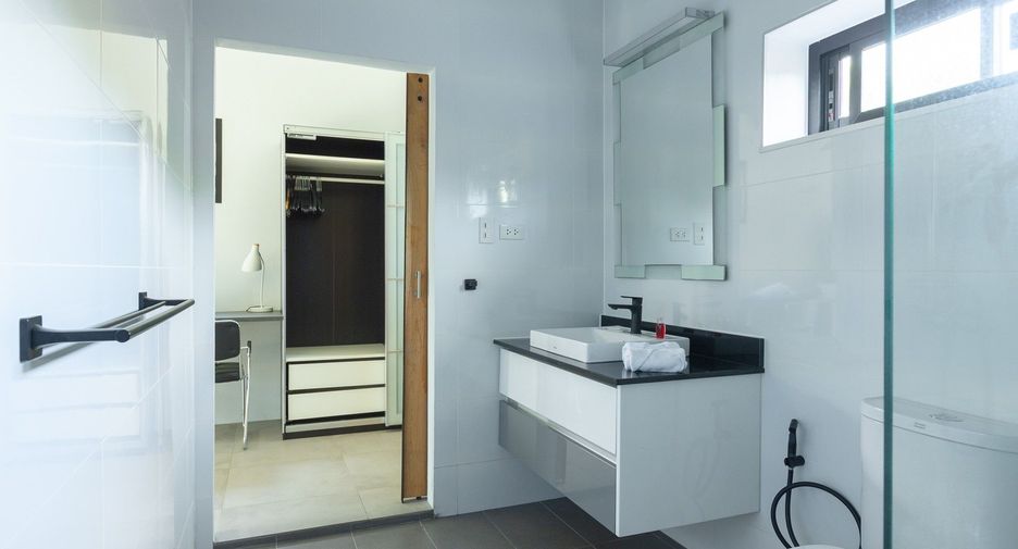 Villa zum Kauf mit 5 Zimmer in Mueang Phuket, Phuket