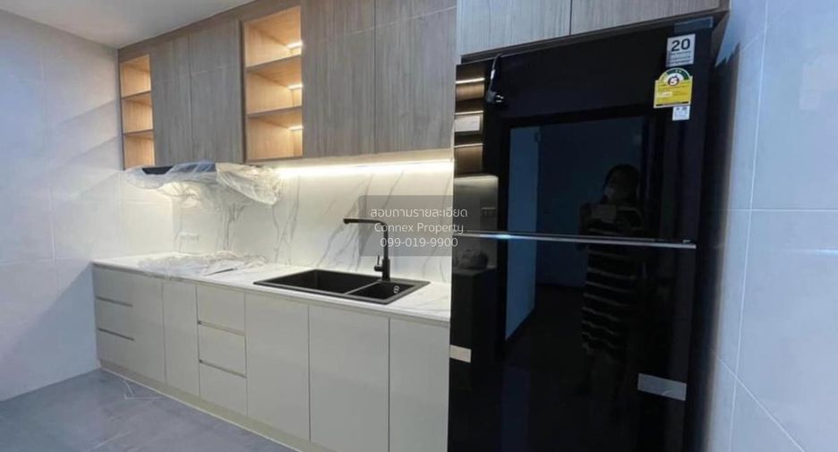 For rent 3 ベッドルーム condo in Sathon, Bangkok
