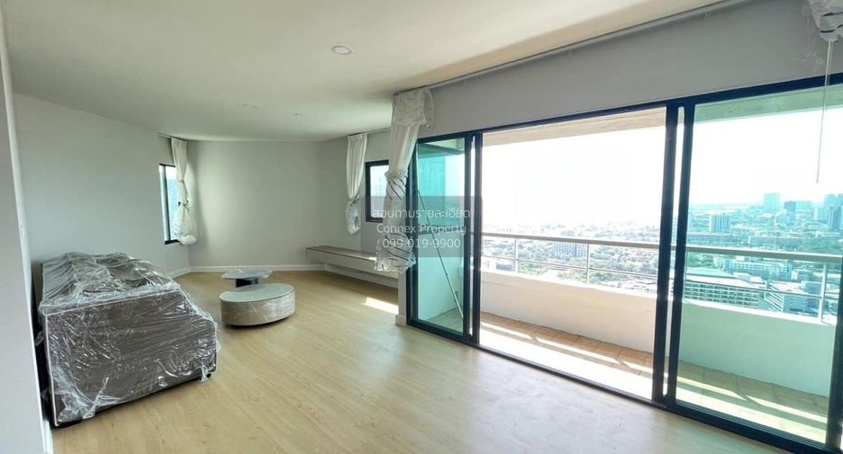 For rent 3 ベッドルーム condo in Sathon, Bangkok