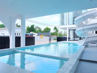 Casa en venta de 8 habitaciones en Bang Saray, Pattaya