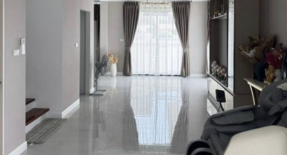 For sale 3 bedrooms house in East Pattaya, Pattaya