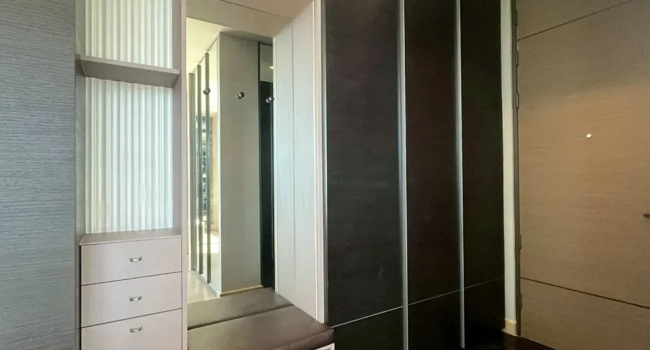 For rent 2 bedrooms condo in Pathum Wan, Bangkok