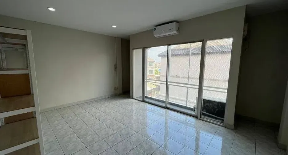 For sale 3 bedrooms townhouse in Bang Na, Bangkok