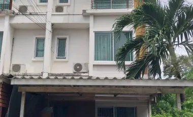For sale 4 bedrooms townhouse in Bang Khun Thian, Bangkok