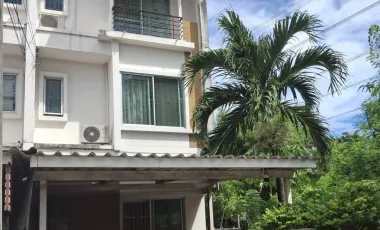 For sale 4 bedrooms townhouse in Bang Khun Thian, Bangkok