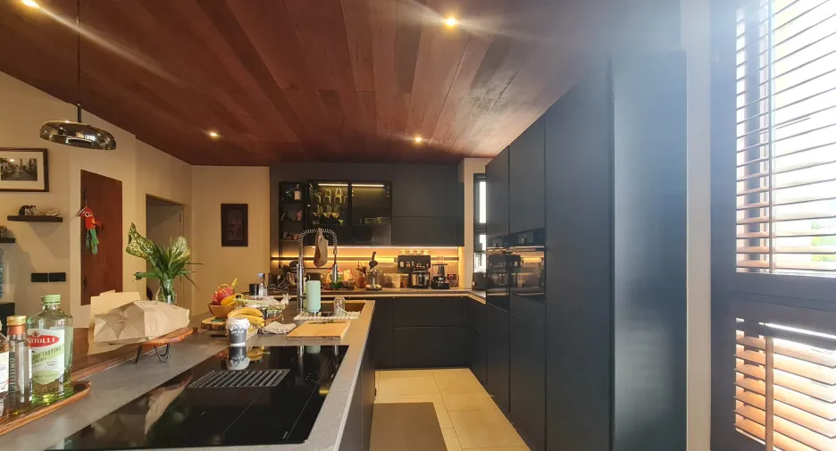 For sale 3 bedrooms condo in Watthana, Bangkok