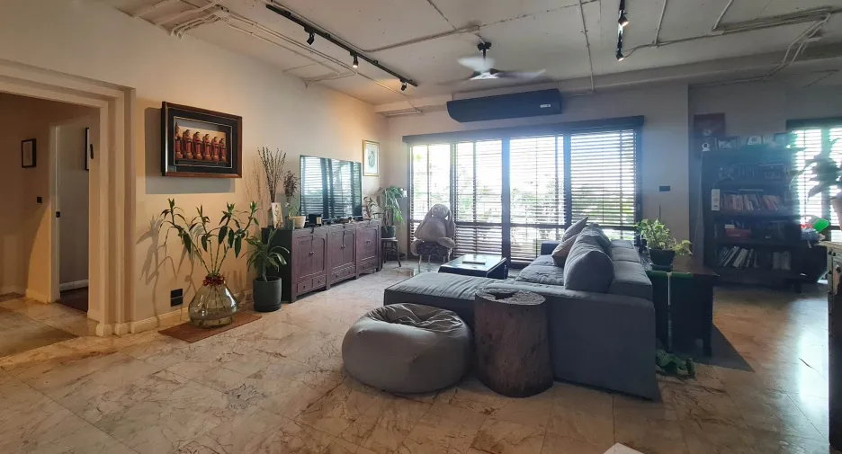 For sale 3 bedrooms condo in Watthana, Bangkok