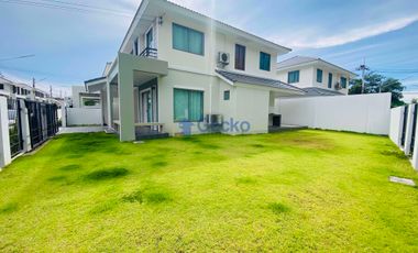 Casa en alquiler de 3 habitaciones en Si Racha, Chonburi