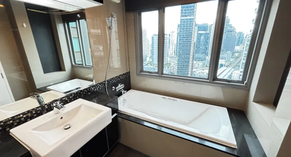 Wohnung zur Miete mit 2 Zimmer in Khlong Toei, Bangkok