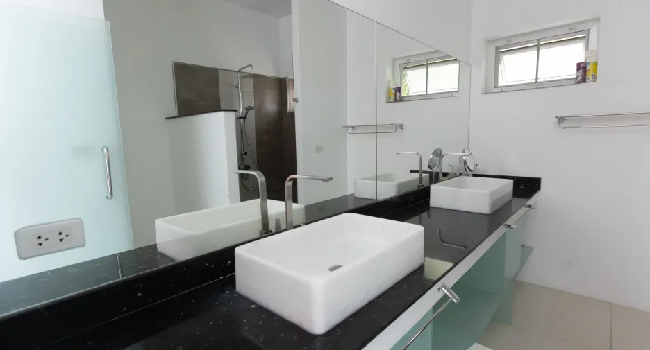 À louer 5 chambres villa à Mueang Phuket, Phuket