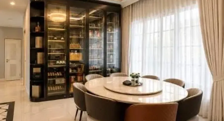 For sale 4 bedrooms house in Suan Luang, Bangkok