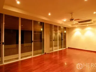 出租 4 卧室 独立屋 在 Watthana, 曼谷