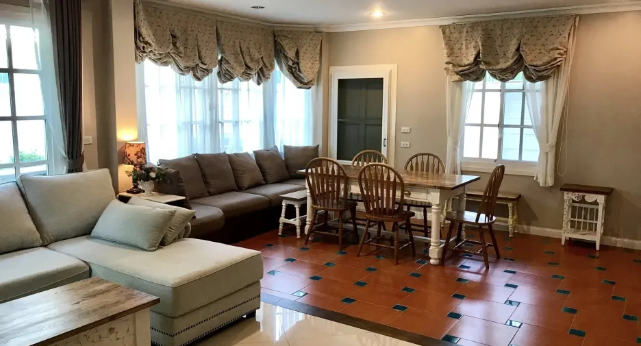 For rent 4 bedrooms house in Mueang Samut Prakan, Samut Prakan
