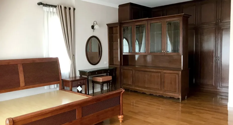 For rent 4 bedrooms house in Mueang Samut Prakan, Samut Prakan