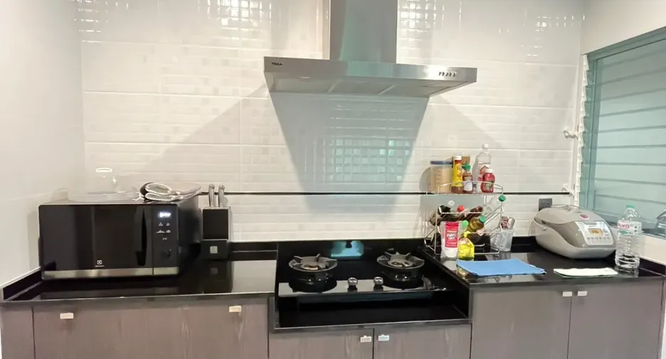 Casa en alquiler y en venta de 4 habitaciones en Bang Khen, Bangkok