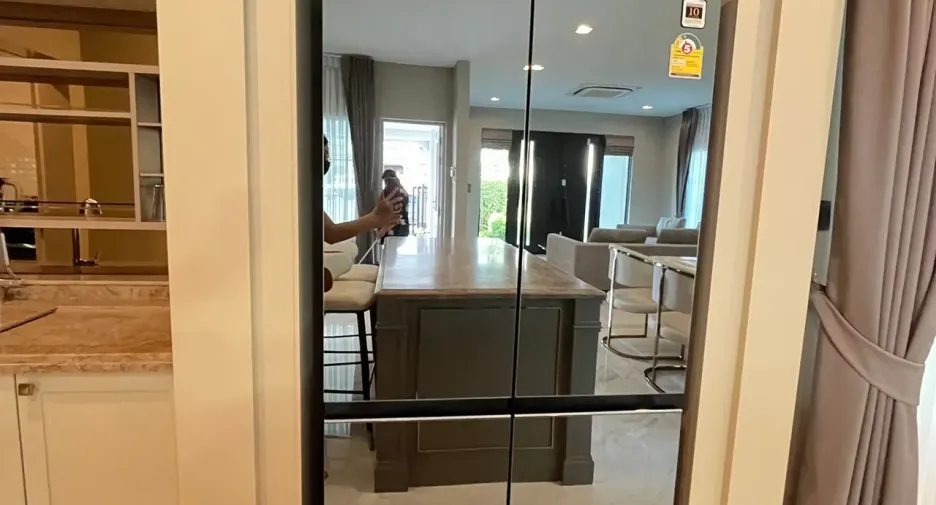 Casa en alquiler y en venta de 4 habitaciones en Bang Khen, Bangkok