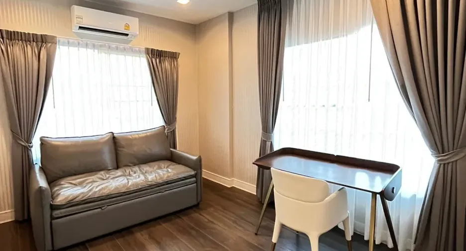 Casa en alquiler y en venta de 4 habitaciones en Bang Khen, Bangkok