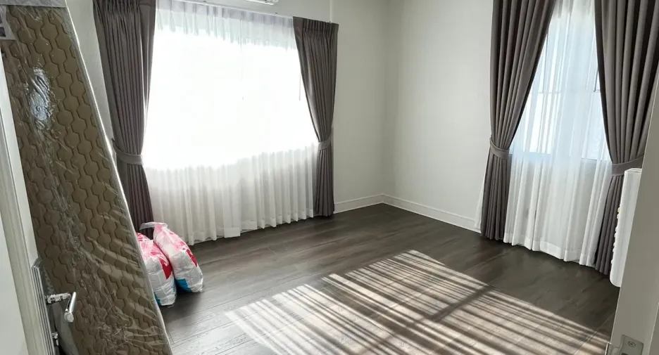 Casa en alquiler y en venta de 4 habitaciones en Bang Khen, Bangkok