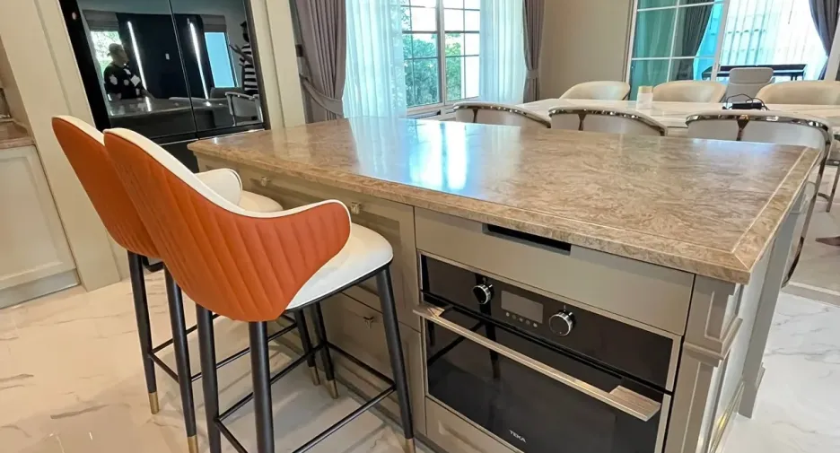 Casa en alquiler y en venta de 4 habitaciones en Bang Khen, Bangkok
