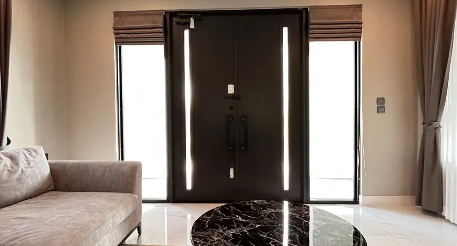 Casa en alquiler y en venta de 4 habitaciones en Bang Khen, Bangkok
