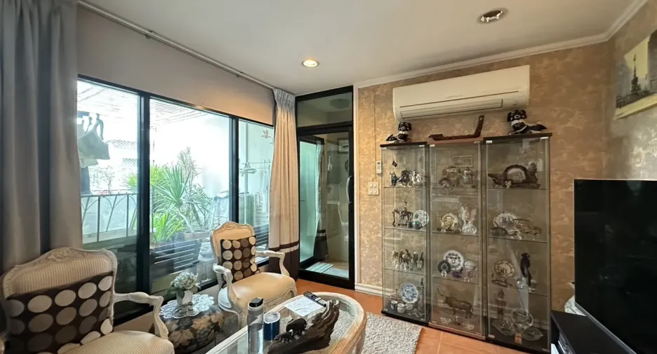 À vendre 4 chambres local commercial à Khlong Toei, Bangkok