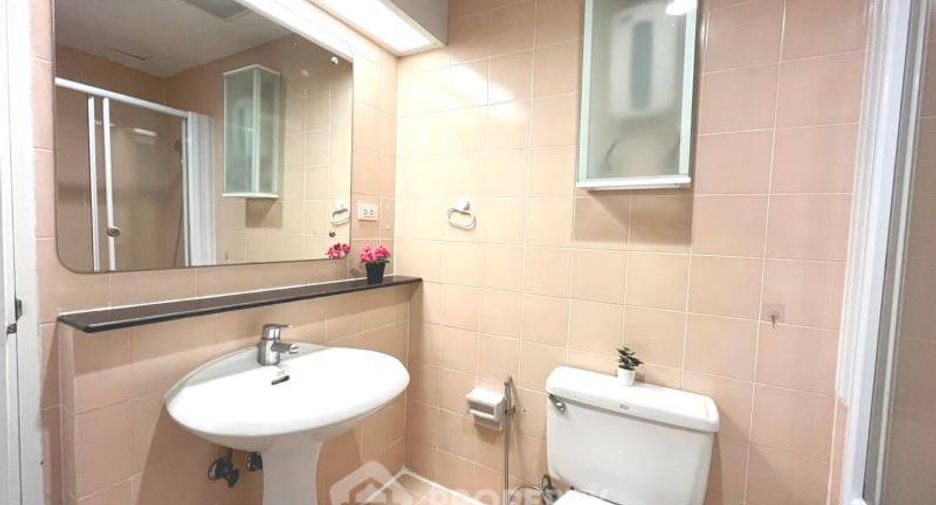 Condo en alquiler de 3 habitaciones en Khlong Toei, Bangkok