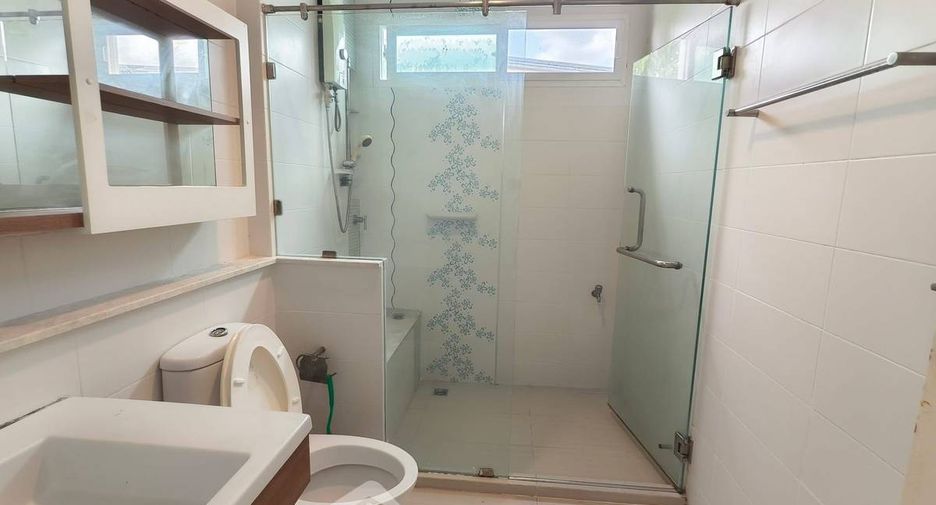Casa en venta de 5 habitaciones en Bang Kapi, Bangkok