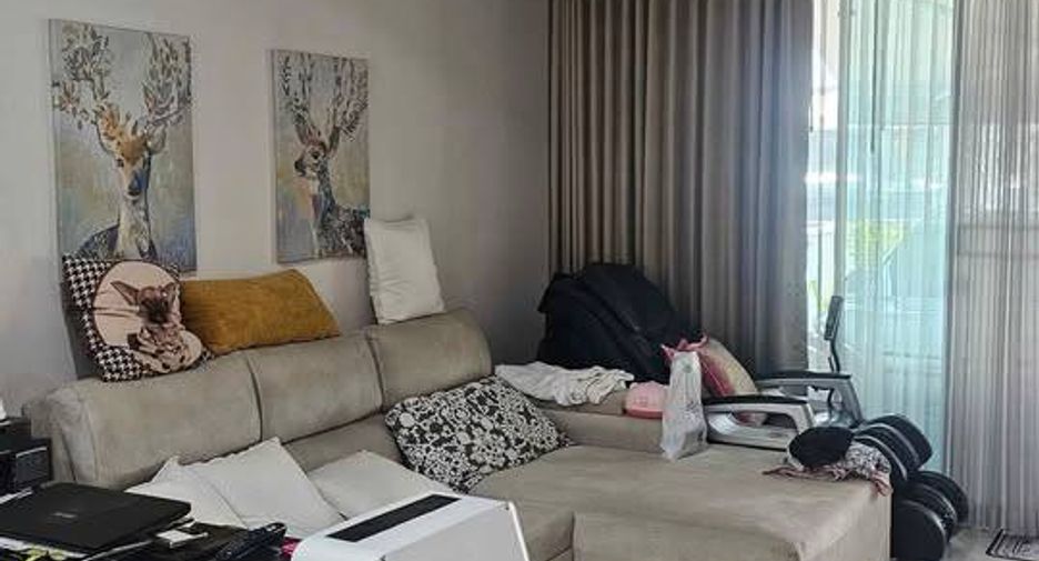 For sale 3 ベッドルーム townhouse in Saphan Sung, Bangkok