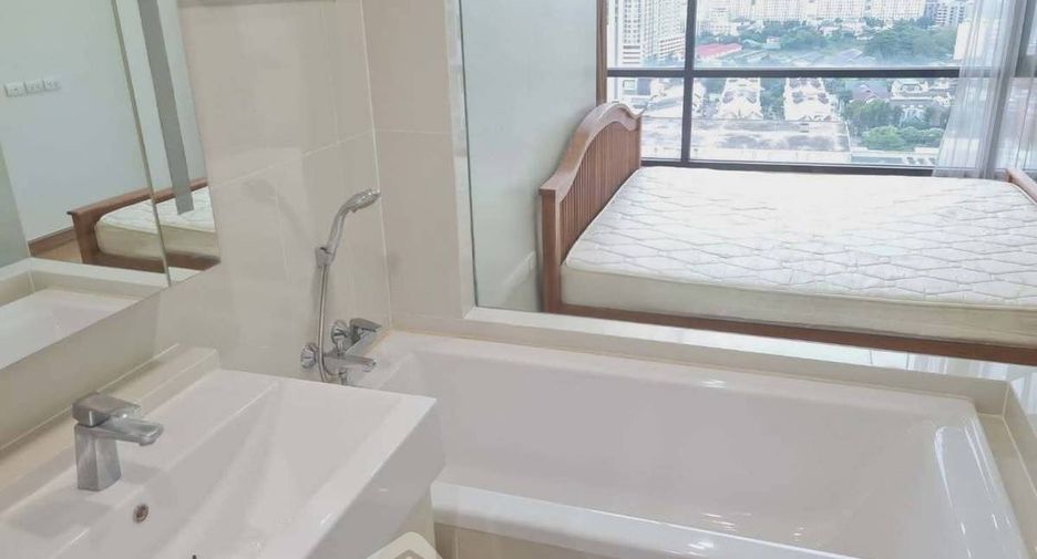 Condo en venta de 2 habitaciones en Phra Khanong, Bangkok