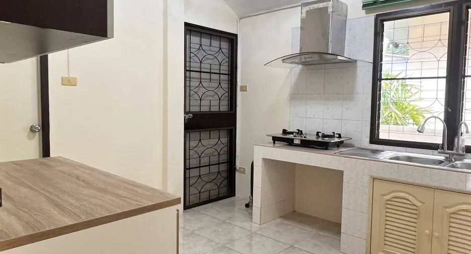 Haus zur Miete mit 3 Zimmer in Mueang Chiang Mai, Chiang Mai