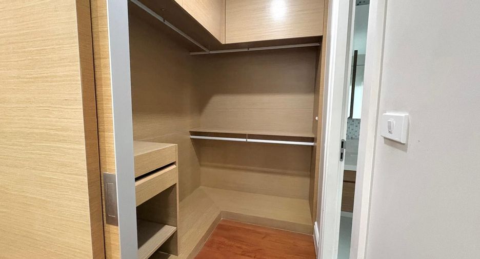 For rent そして for sale 2 ベッドルーム condo in Khlong Toei, Bangkok