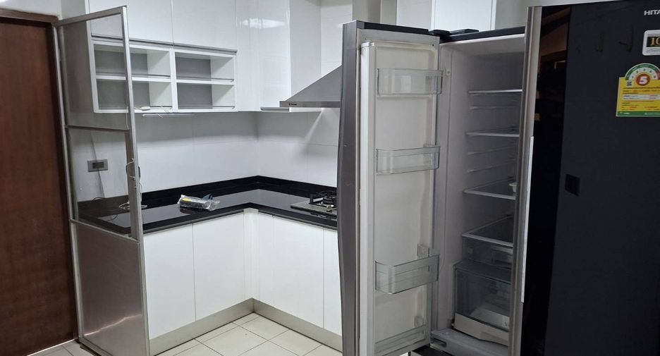 For rent 2 bedrooms apartment in Sathon, Bangkok