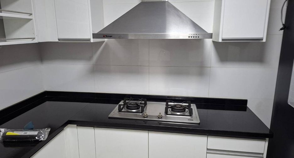 For rent 2 bedrooms apartment in Sathon, Bangkok