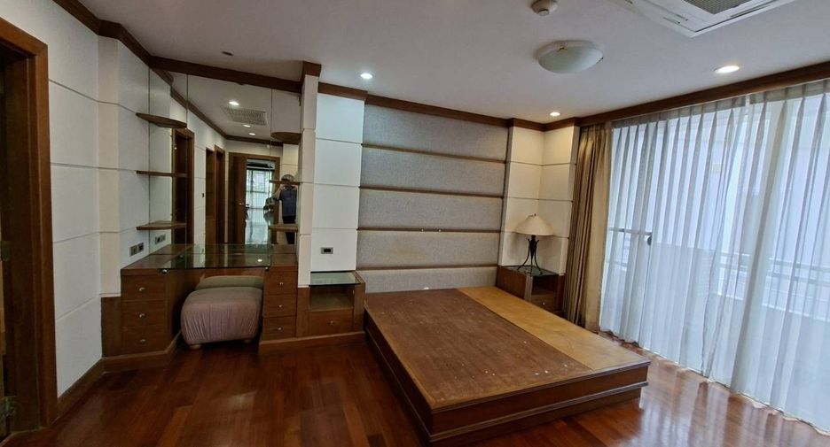 For rent 2 bedrooms apartment in Sathon, Bangkok