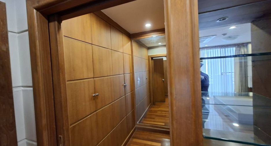 For rent 2 bedrooms apartment in Sathon, Bangkok