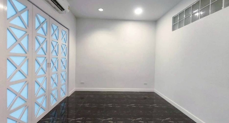 À vendre 2 chambres condo à Yan Nawa, Bangkok