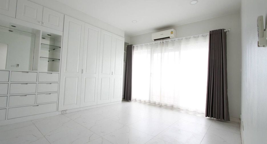 À vendre 2 chambres condo à Yan Nawa, Bangkok
