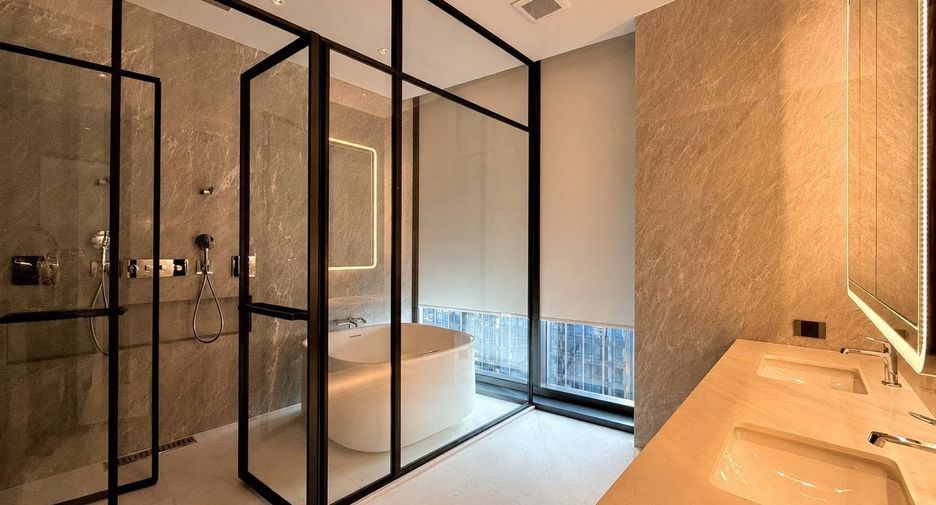 For rent 4 bedrooms condo in Khlong Toei, Bangkok