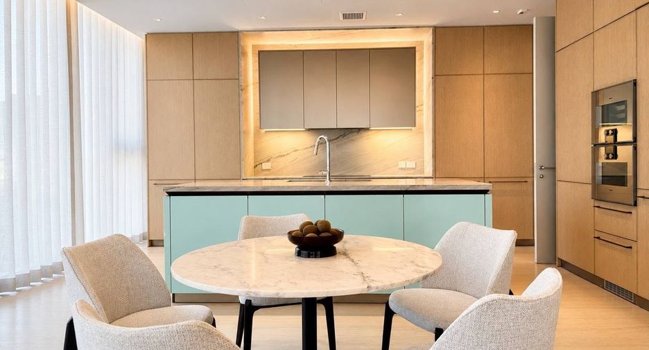 For rent 4 bedrooms condo in Khlong Toei, Bangkok