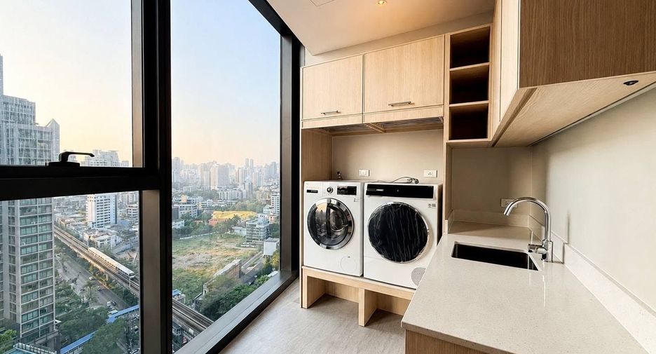 For rent 4 bedrooms condo in Khlong Toei, Bangkok