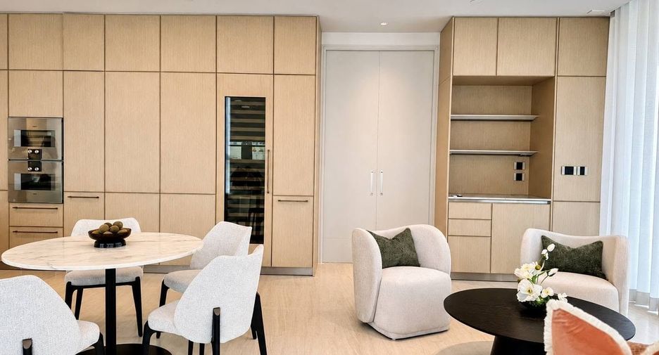 For rent 4 bedrooms condo in Khlong Toei, Bangkok