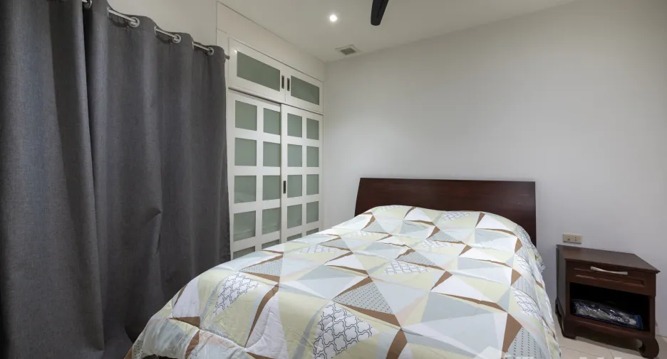 For sale 3 bedrooms apartment in Pratumnak, Pattaya