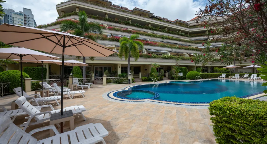 For sale 3 bedrooms apartment in Pratumnak, Pattaya