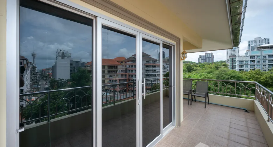 For sale 3 bedrooms apartment in Pratumnak, Pattaya