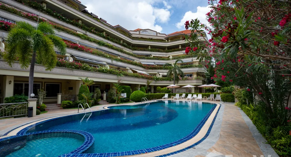 For sale 3 bedrooms apartment in Pratumnak, Pattaya
