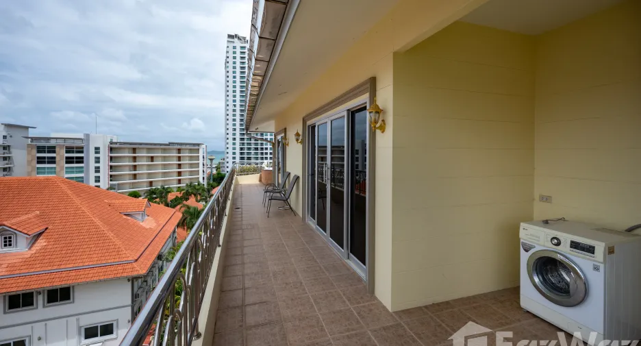 For sale 3 bedrooms apartment in Pratumnak, Pattaya