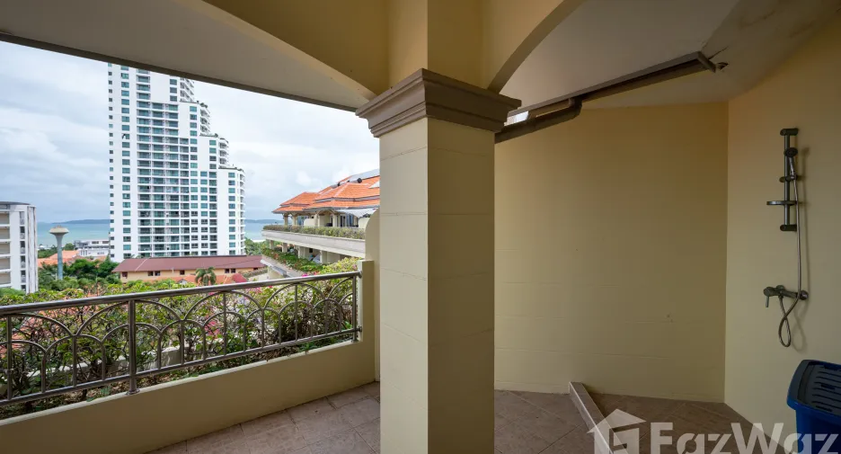For sale 3 bedrooms apartment in Pratumnak, Pattaya